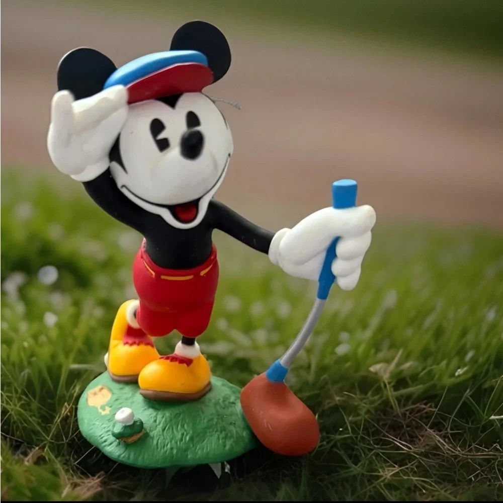 MICKEY'S LONG SHOT Christmas Ornament 1997 HALLMARK KEEPSAKE Mickey Mouse Golfer